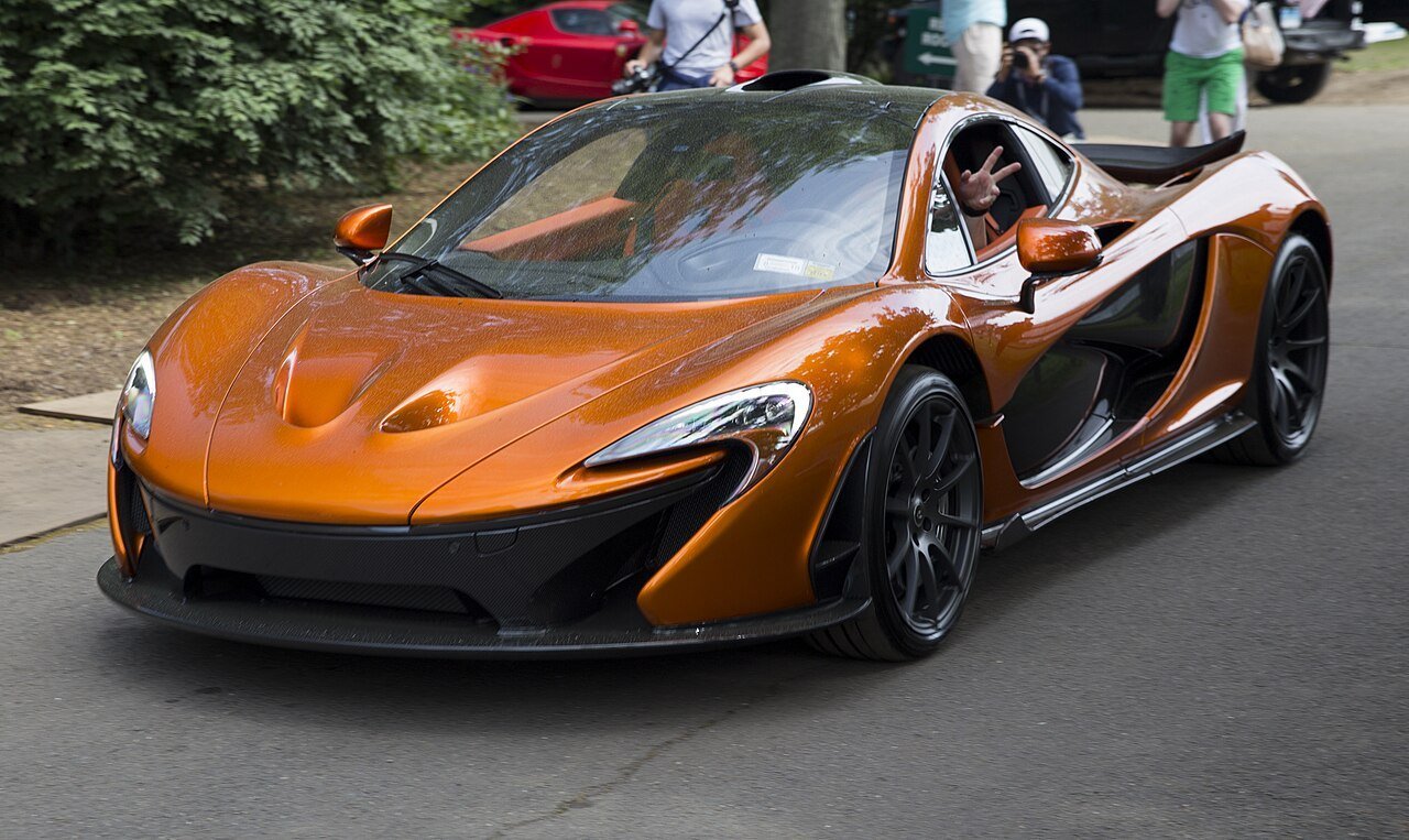 McLaren P1: Two Steering-Wheel Buttons, Two Different Kinds of Performance